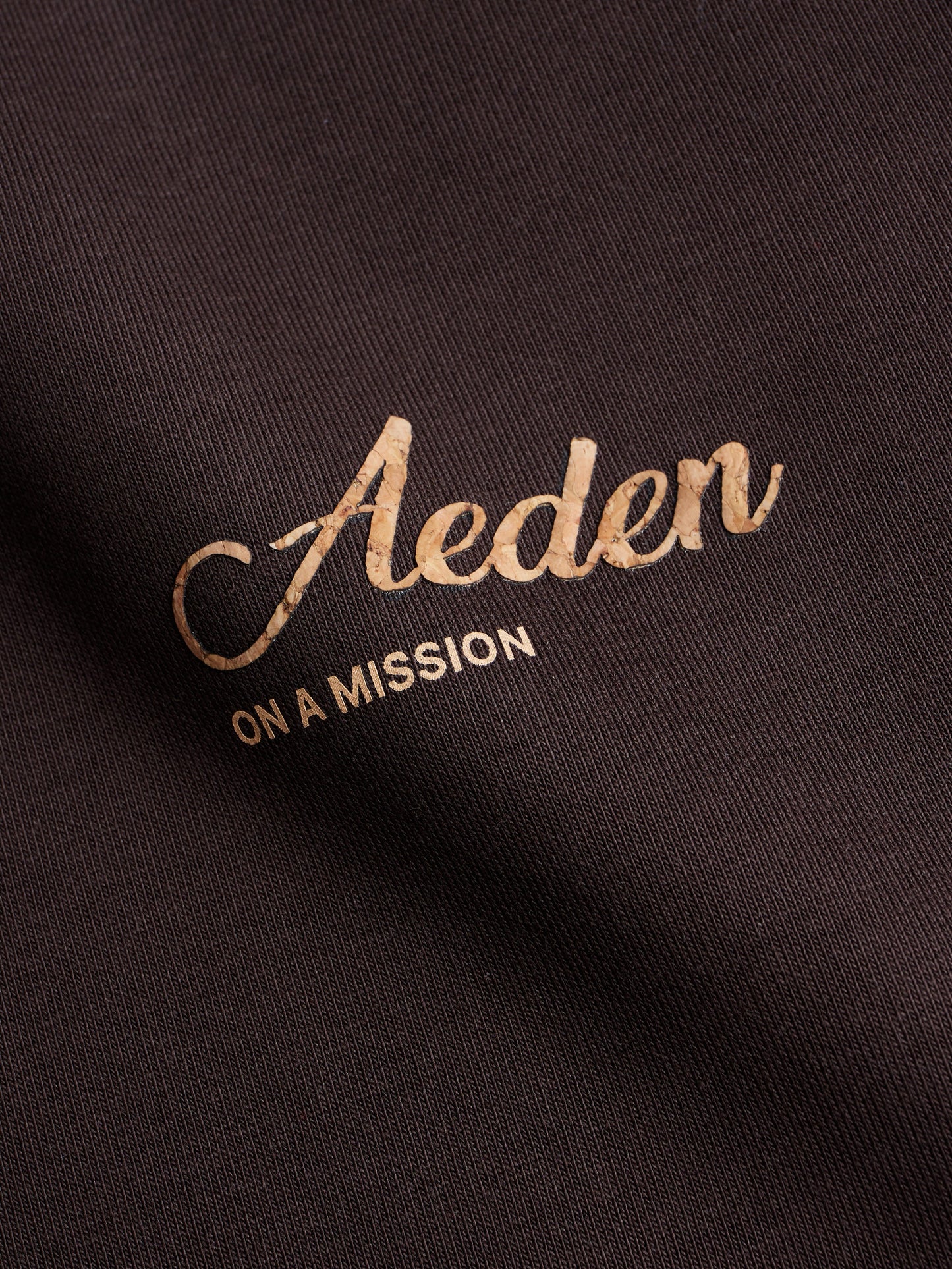 AEDEN SOLAN GEWATTEERDE TRUI BRUIN.