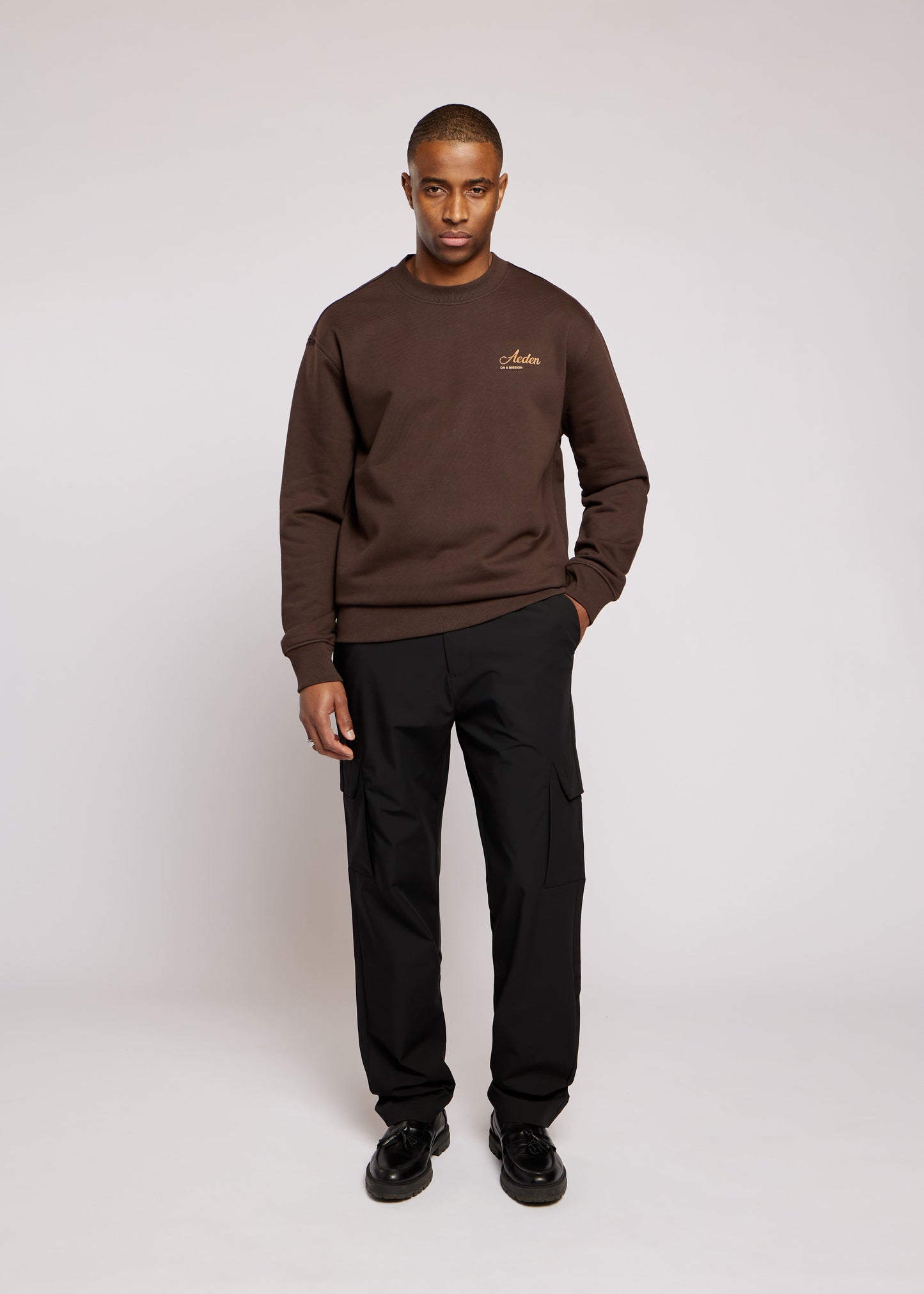 AEDEN SOLAN GEWATTEERDE TRUI BRUIN.